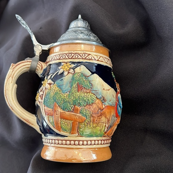 Rare Vintage DBGM Western
Germany - German Beer Stein - Pewter Lid Ceramic Mug - Picture 5 of 10